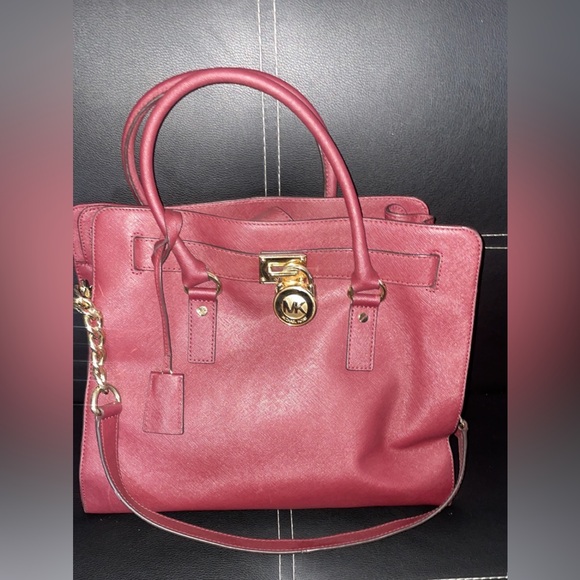 Nice Michael Kor purse!!